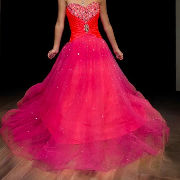 EUC! Mori Lee -  Prom/ Quince/ Sweet 16- Special Event! STUNNING!!🤩 US size 3/4 - Picture 1 of 6